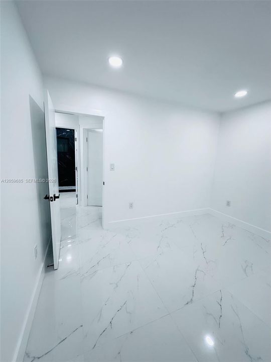 For Rent: $2,100 (2 beds, 1 baths, 6090 Square Feet)
