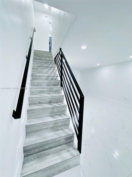 For Rent: $2,100 (2 beds, 1 baths, 6090 Square Feet)