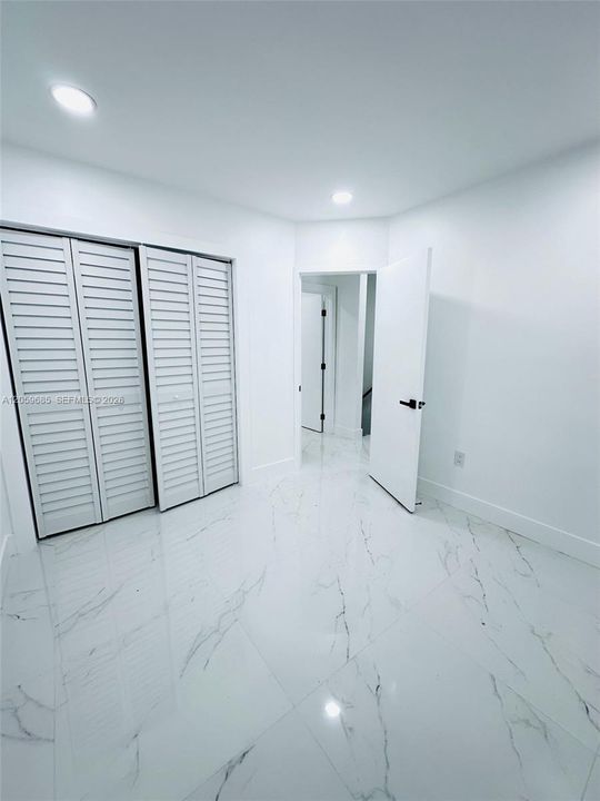 For Rent: $2,100 (2 beds, 1 baths, 6090 Square Feet)
