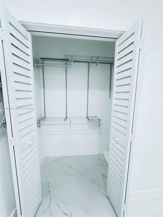 For Rent: $2,100 (2 beds, 1 baths, 6090 Square Feet)