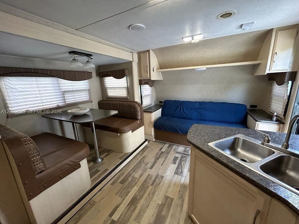 В аренду: $1,000 (1 спален, 1 ванн, 975 Квадратных фут)