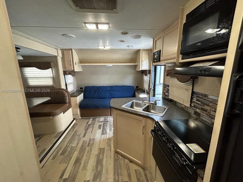 В аренду: $1,000 (1 спален, 1 ванн, 975 Квадратных фут)
