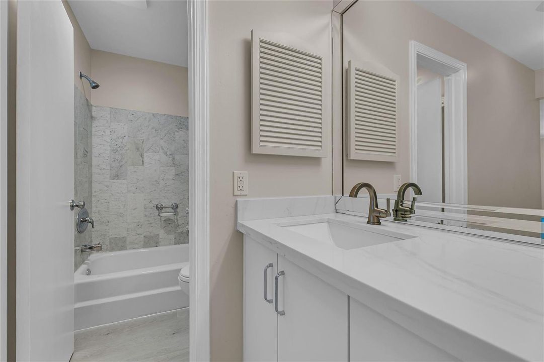Tub/shower combination