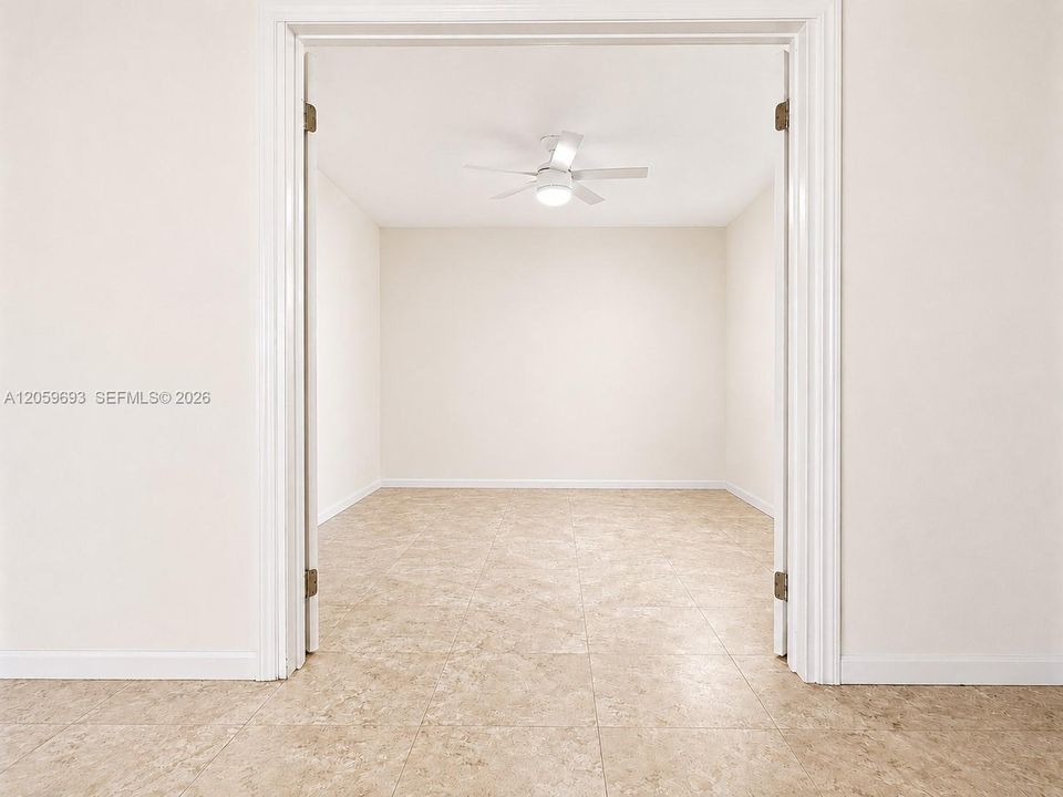 En Venta: $1,380,000 (5 camas, 3 baños, 2717 Pies cuadrados)