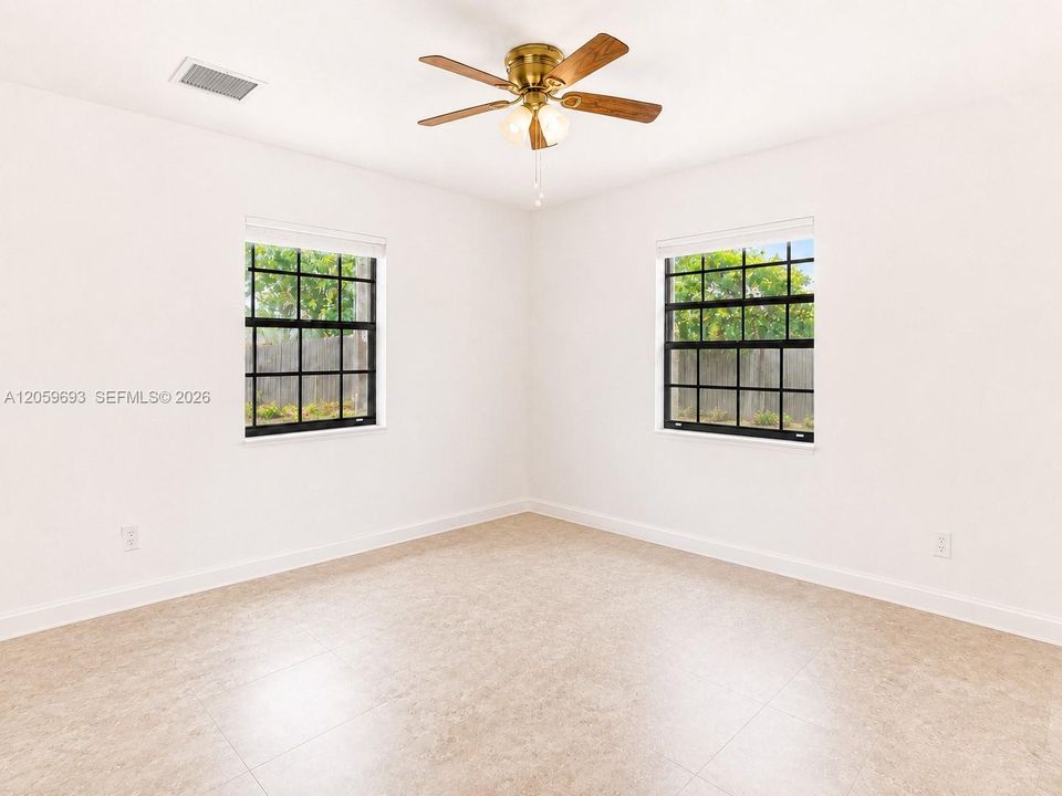 En Venta: $1,380,000 (5 camas, 3 baños, 2717 Pies cuadrados)