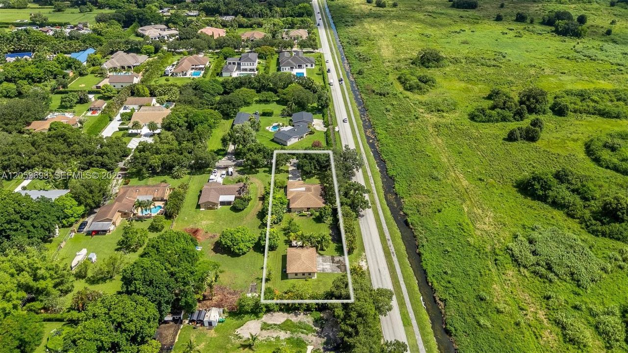En Venta: $1,380,000 (5 camas, 3 baños, 2717 Pies cuadrados)
