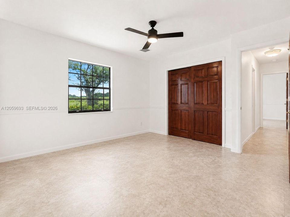 En Venta: $1,380,000 (5 camas, 3 baños, 2717 Pies cuadrados)