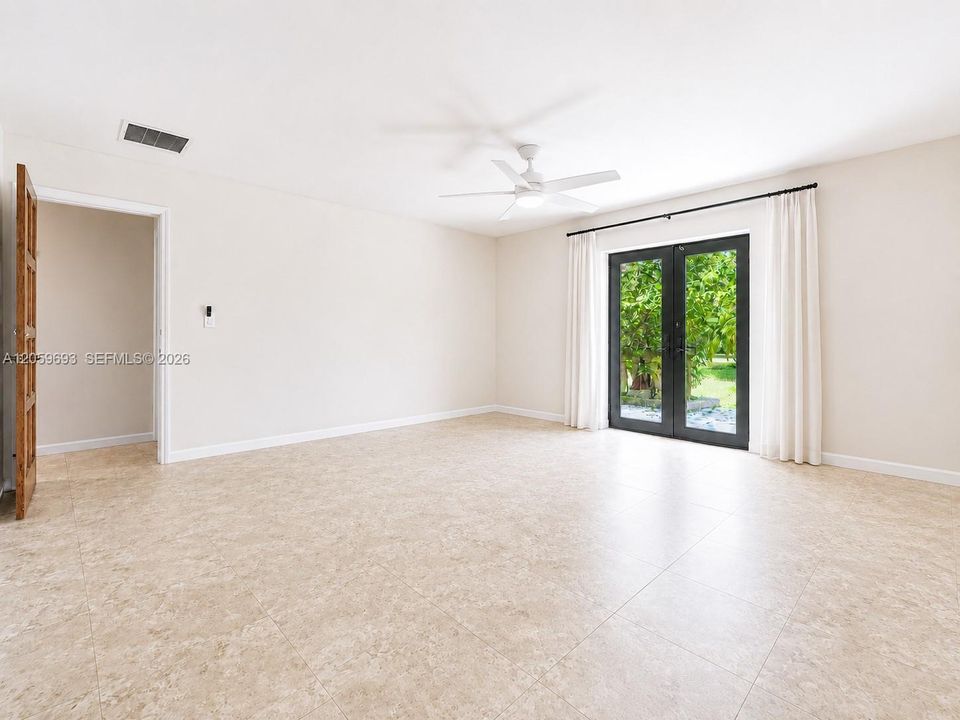 En Venta: $1,380,000 (5 camas, 3 baños, 2717 Pies cuadrados)