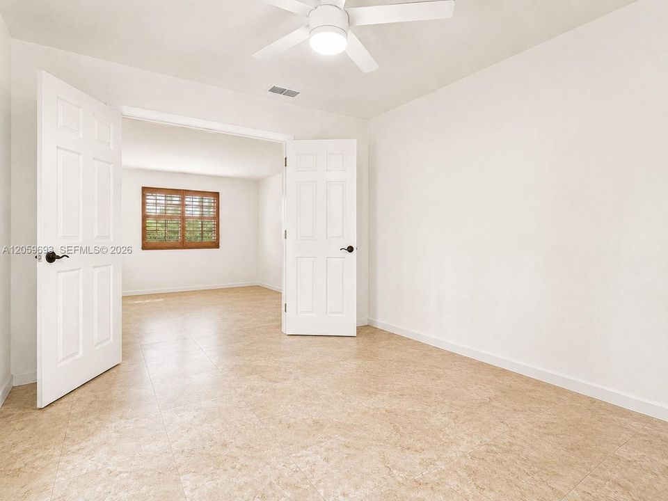 En Venta: $1,380,000 (5 camas, 3 baños, 2717 Pies cuadrados)