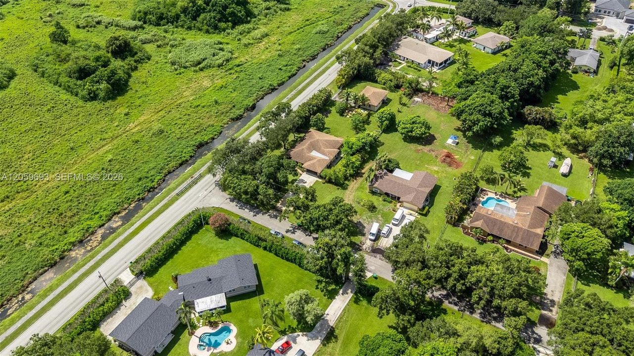 En Venta: $1,380,000 (5 camas, 3 baños, 2717 Pies cuadrados)