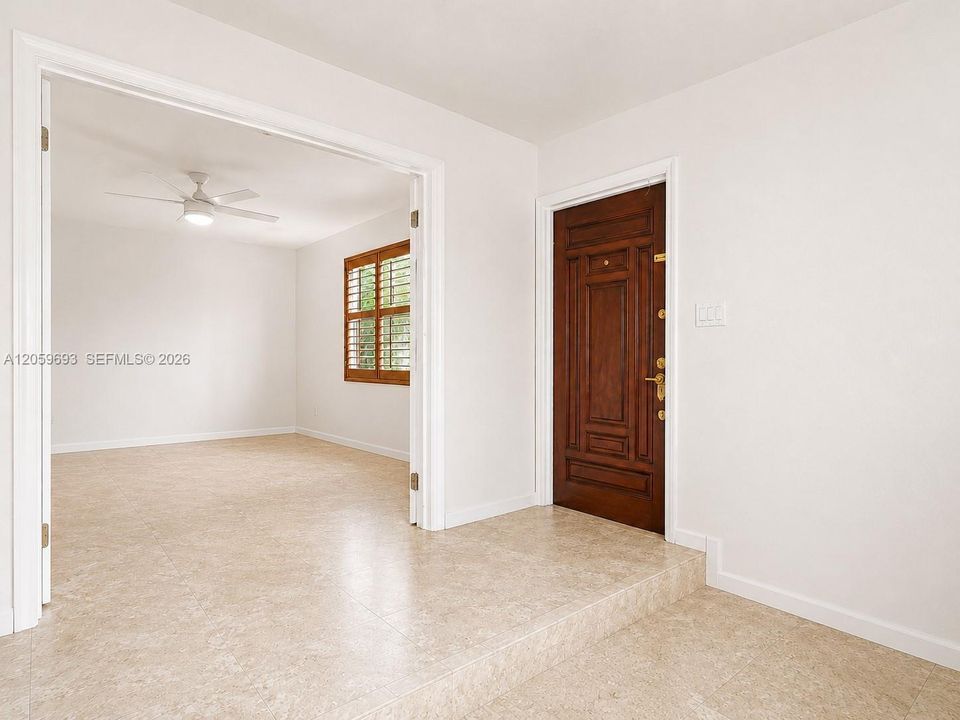 En Venta: $1,380,000 (5 camas, 3 baños, 2717 Pies cuadrados)