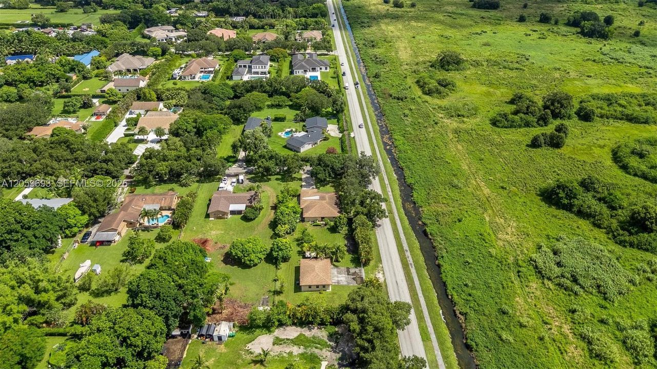 En Venta: $1,380,000 (5 camas, 3 baños, 2717 Pies cuadrados)