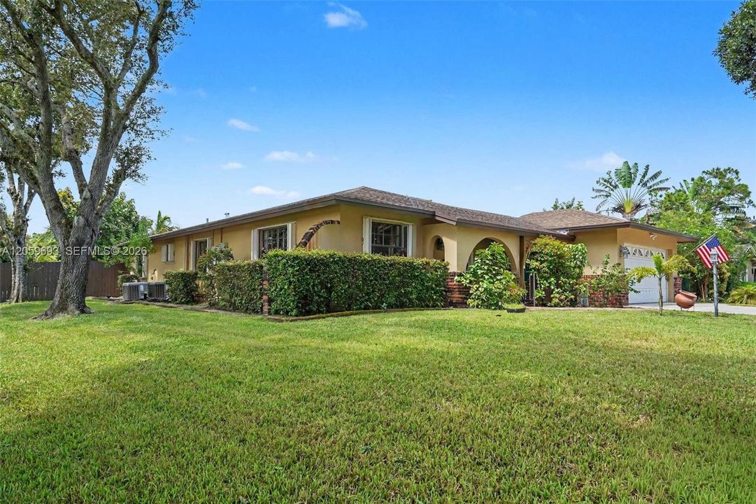 En Venta: $1,380,000 (5 camas, 3 baños, 2717 Pies cuadrados)