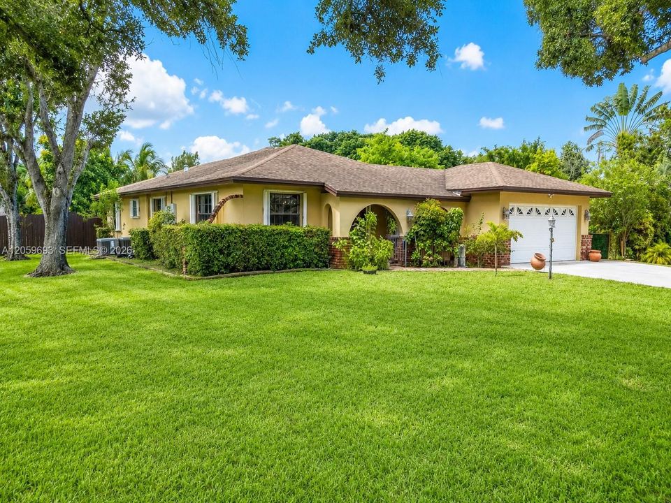 En Venta: $1,380,000 (5 camas, 3 baños, 2717 Pies cuadrados)