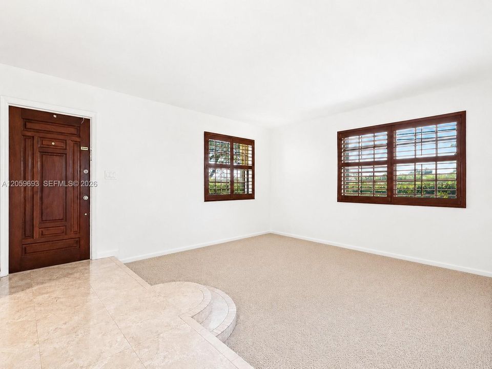 En Venta: $1,380,000 (5 camas, 3 baños, 2717 Pies cuadrados)