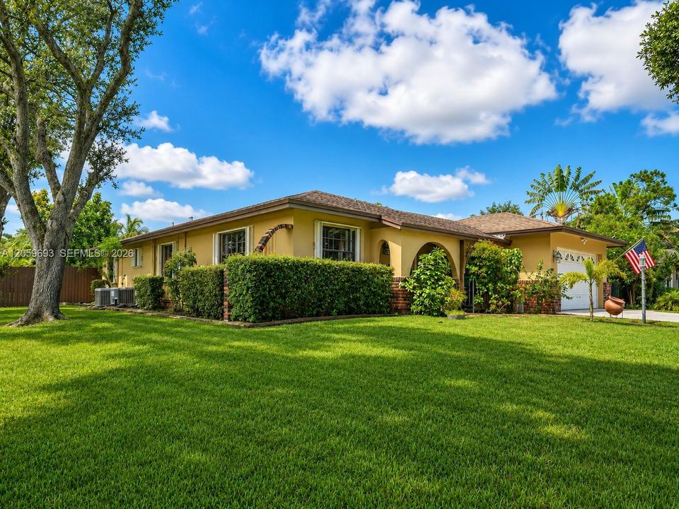 En Venta: $1,380,000 (5 camas, 3 baños, 2717 Pies cuadrados)
