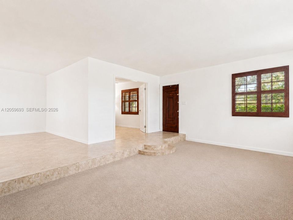 En Venta: $1,380,000 (5 camas, 3 baños, 2717 Pies cuadrados)