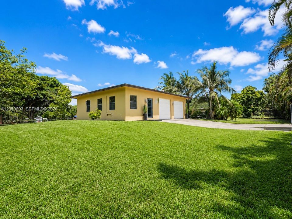En Venta: $1,380,000 (5 camas, 3 baños, 2717 Pies cuadrados)