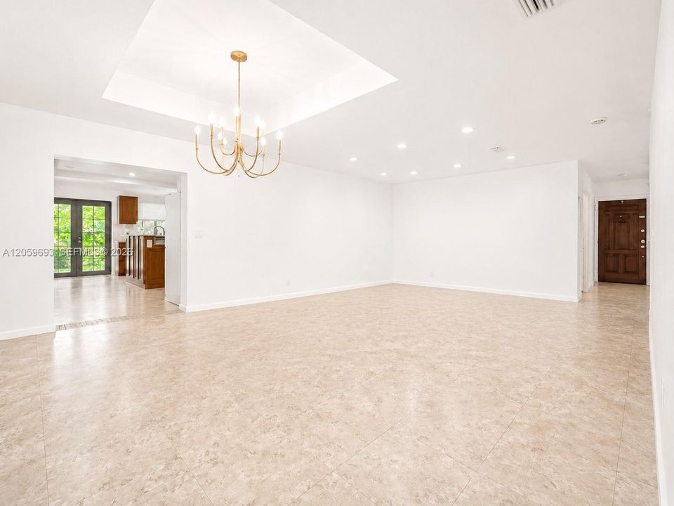 En Venta: $1,380,000 (5 camas, 3 baños, 2717 Pies cuadrados)