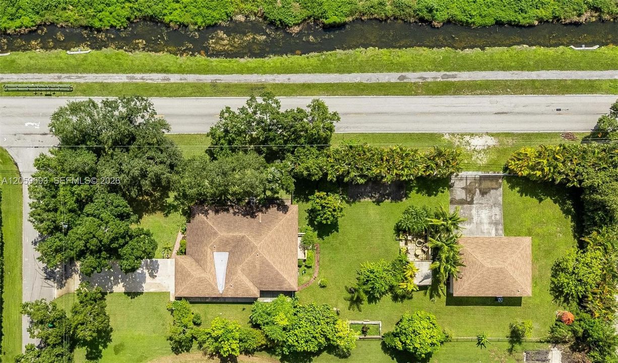 En Venta: $1,380,000 (5 camas, 3 baños, 2717 Pies cuadrados)