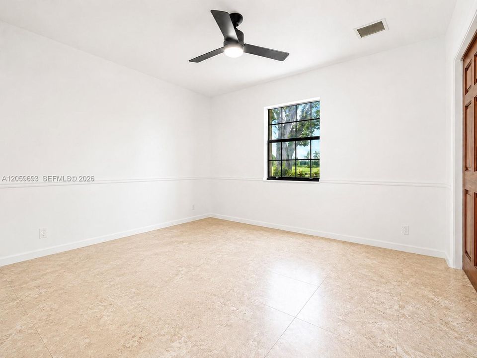 En Venta: $1,380,000 (5 camas, 3 baños, 2717 Pies cuadrados)