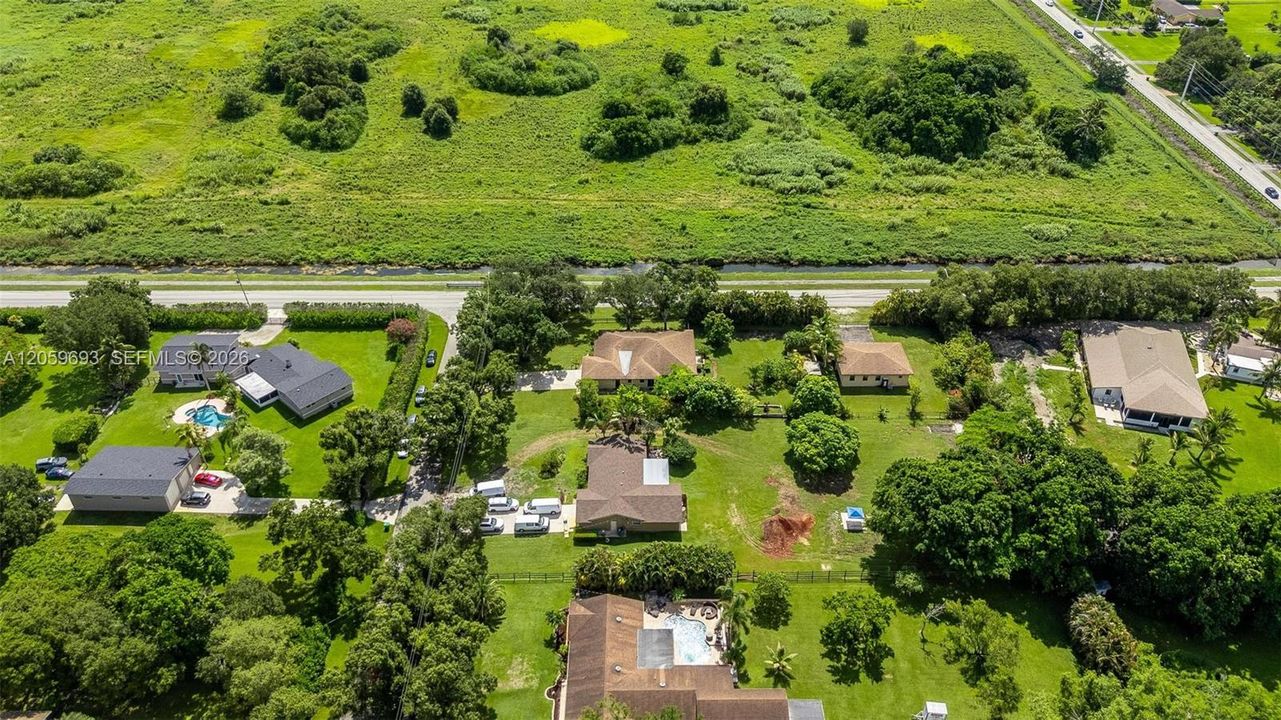 En Venta: $1,380,000 (5 camas, 3 baños, 2717 Pies cuadrados)