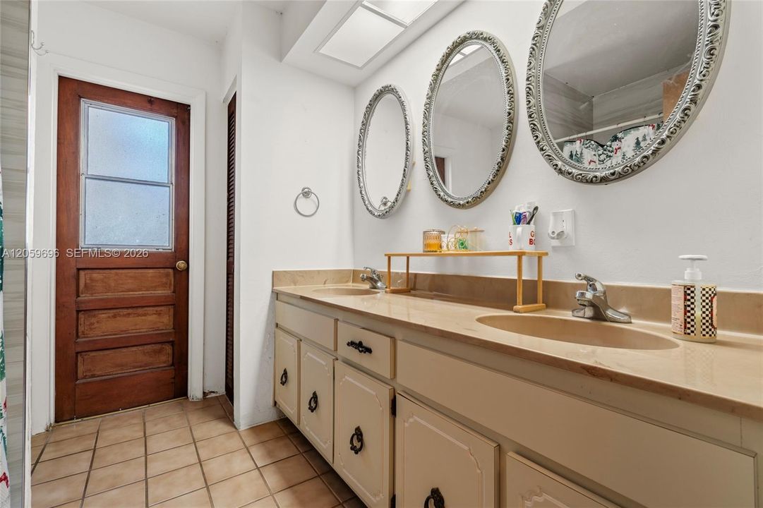 En Venta: $340,000 (3 camas, 2 baños, 0 Pies cuadrados)
