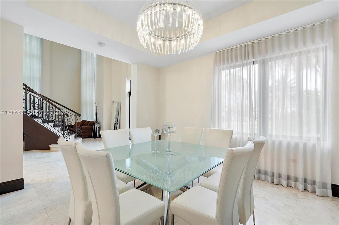 На продажу: $3,790,000 (5 спален, 4 ванн, 0 Квадратных фут)