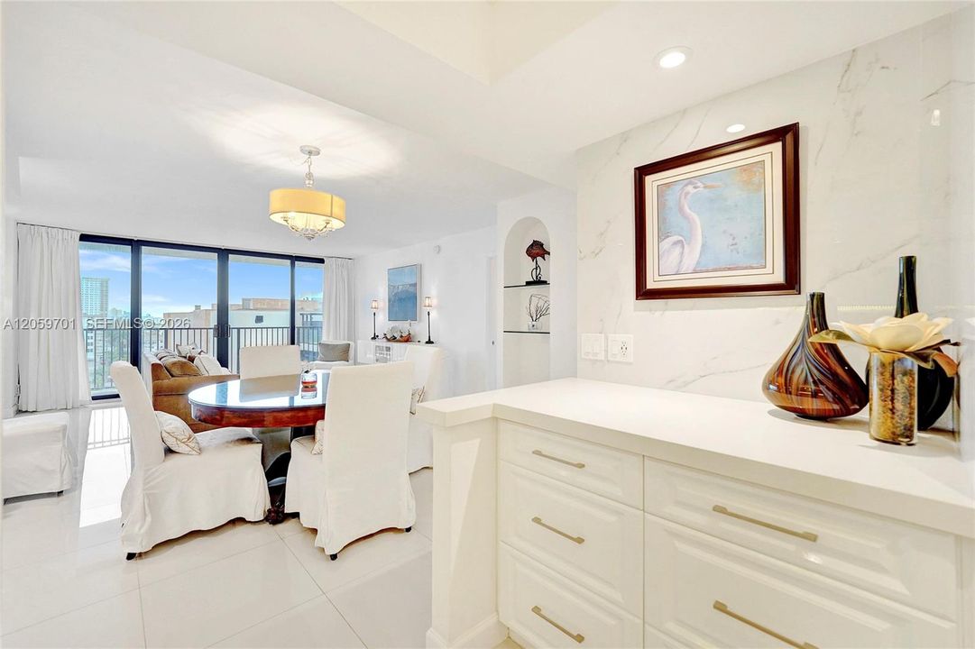 На продажу: $469,000 (2 спален, 2 ванн, 1050 Квадратных фут)