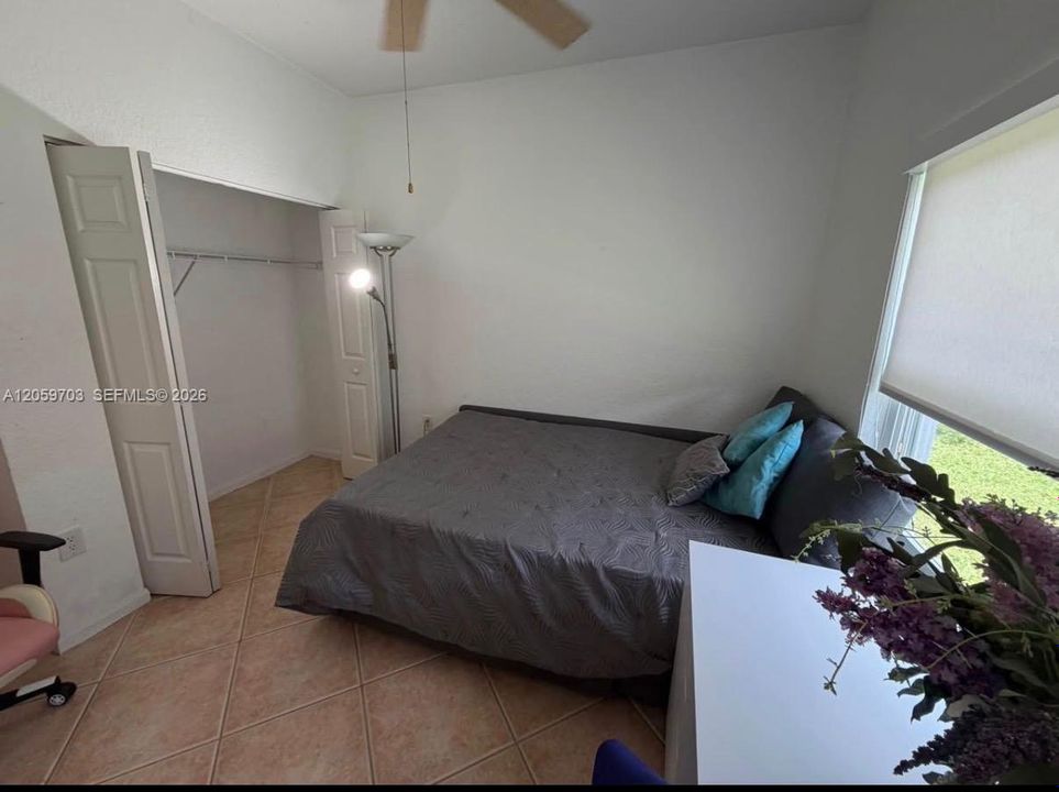 En Renta: $900 (1 camas, 1 baños, 1858 Pies cuadrados)