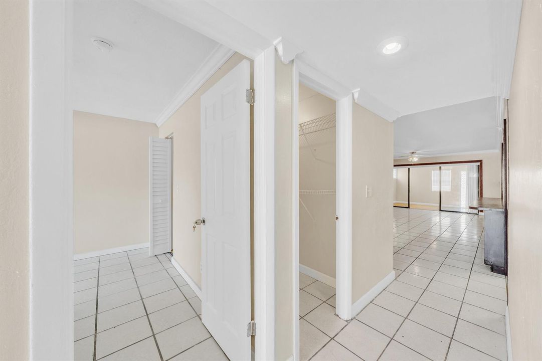 8 Foyer