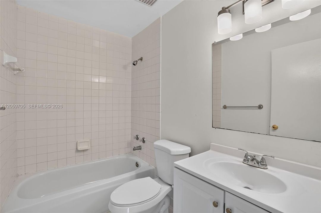 В аренду: $2,800 (3 спален, 2 ванн, 1220 Квадратных фут)