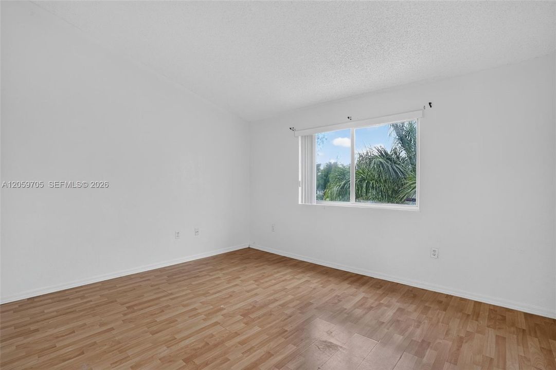 В аренду: $2,800 (3 спален, 2 ванн, 1220 Квадратных фут)