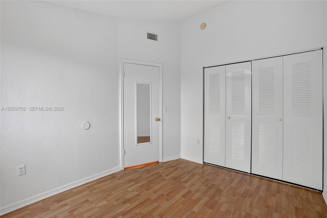 В аренду: $2,800 (3 спален, 2 ванн, 1220 Квадратных фут)