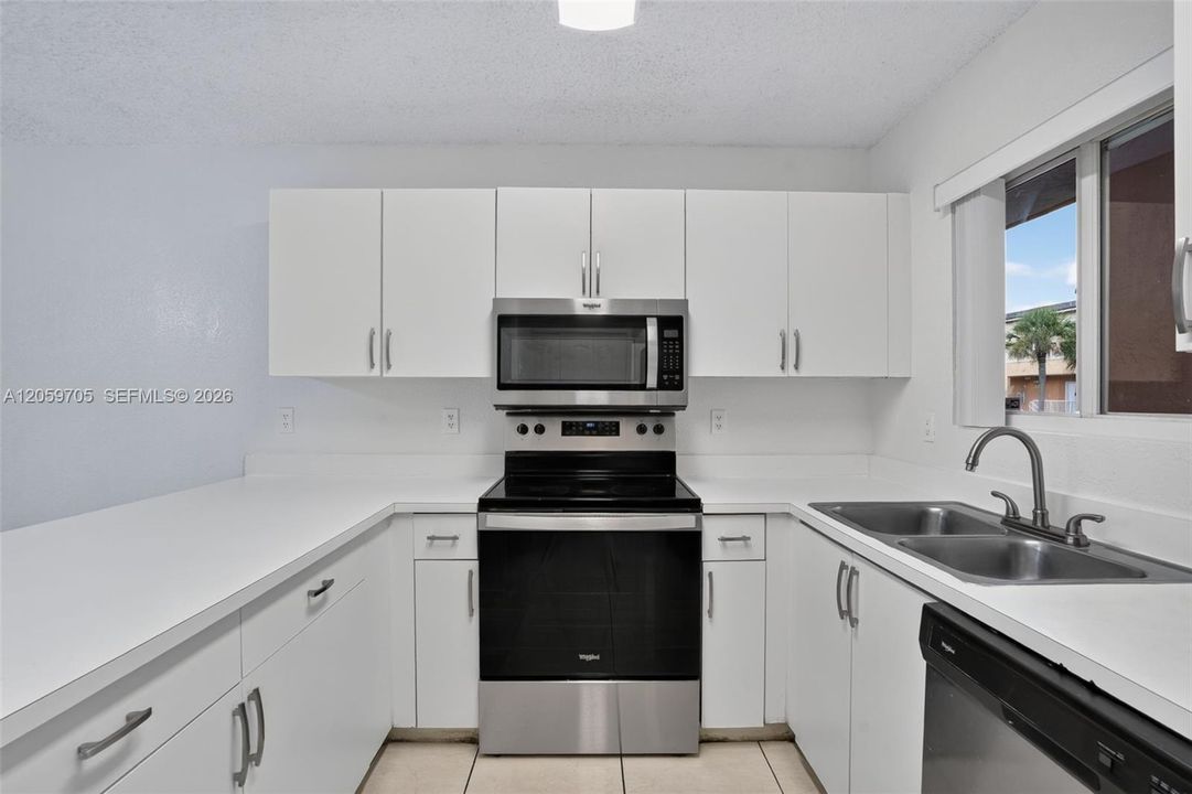 В аренду: $2,800 (3 спален, 2 ванн, 1220 Квадратных фут)