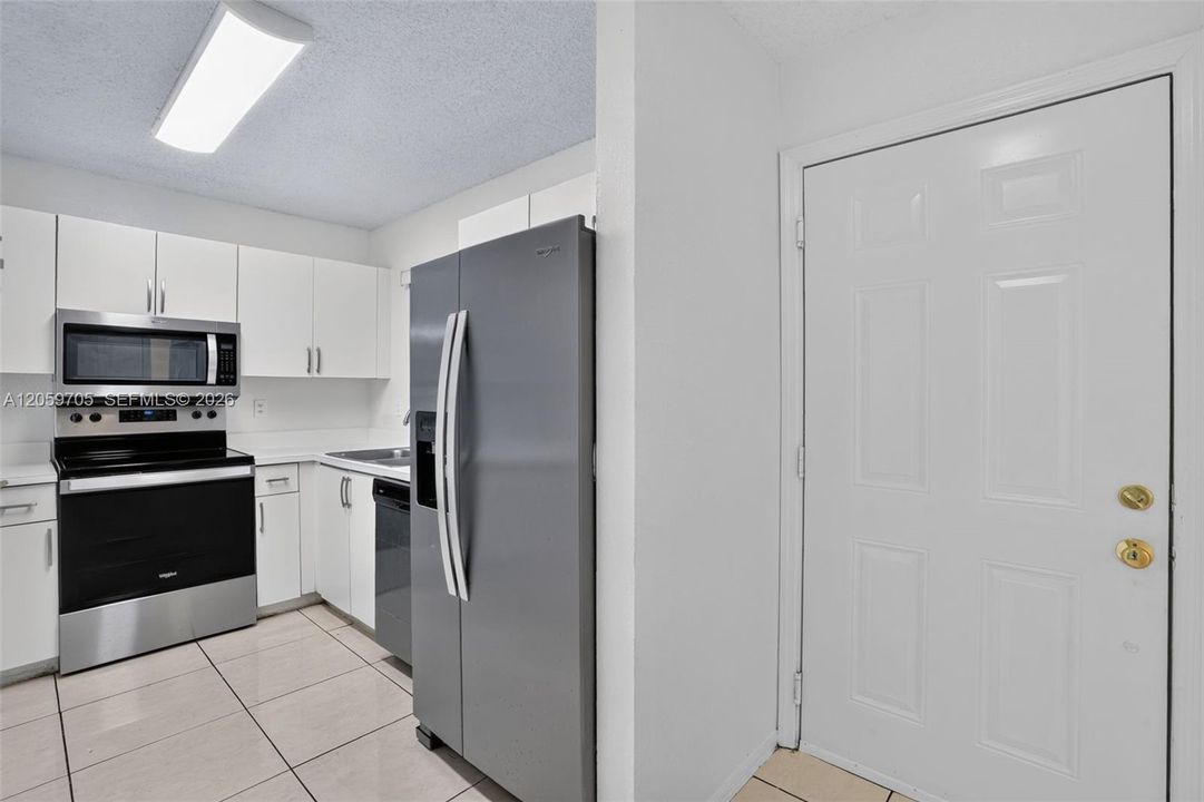 В аренду: $2,800 (3 спален, 2 ванн, 1220 Квадратных фут)
