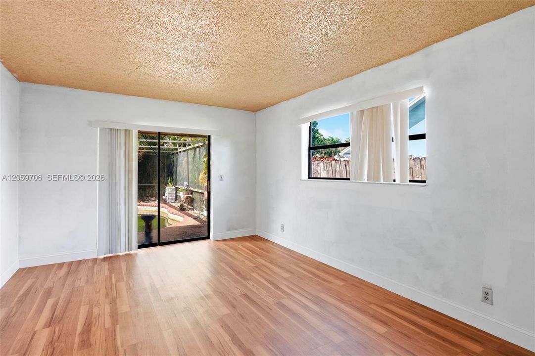 En Venta: $699,999 (4 camas, 2 baños, 1706 Pies cuadrados)