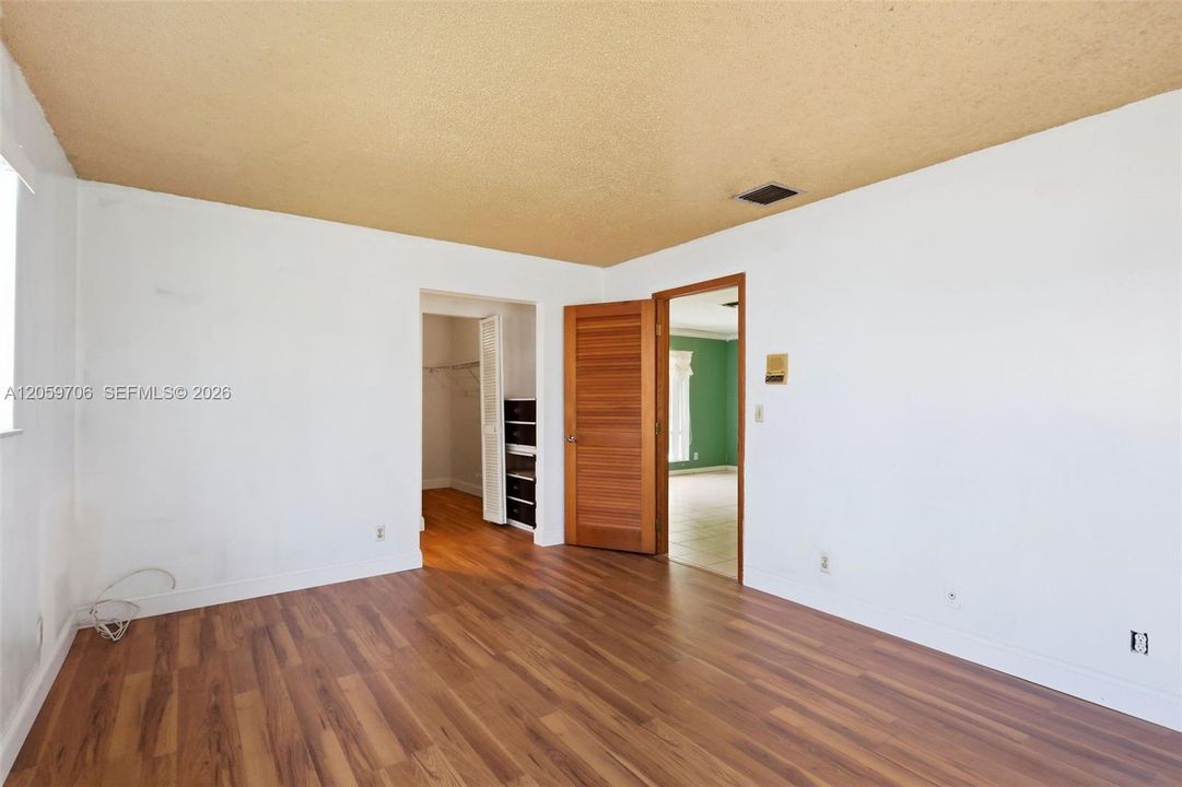 En Venta: $699,999 (4 camas, 2 baños, 1706 Pies cuadrados)