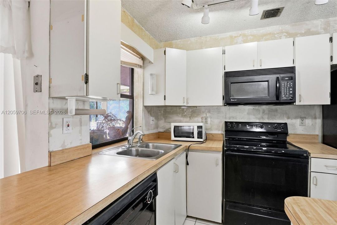 En Venta: $699,999 (4 camas, 2 baños, 1706 Pies cuadrados)