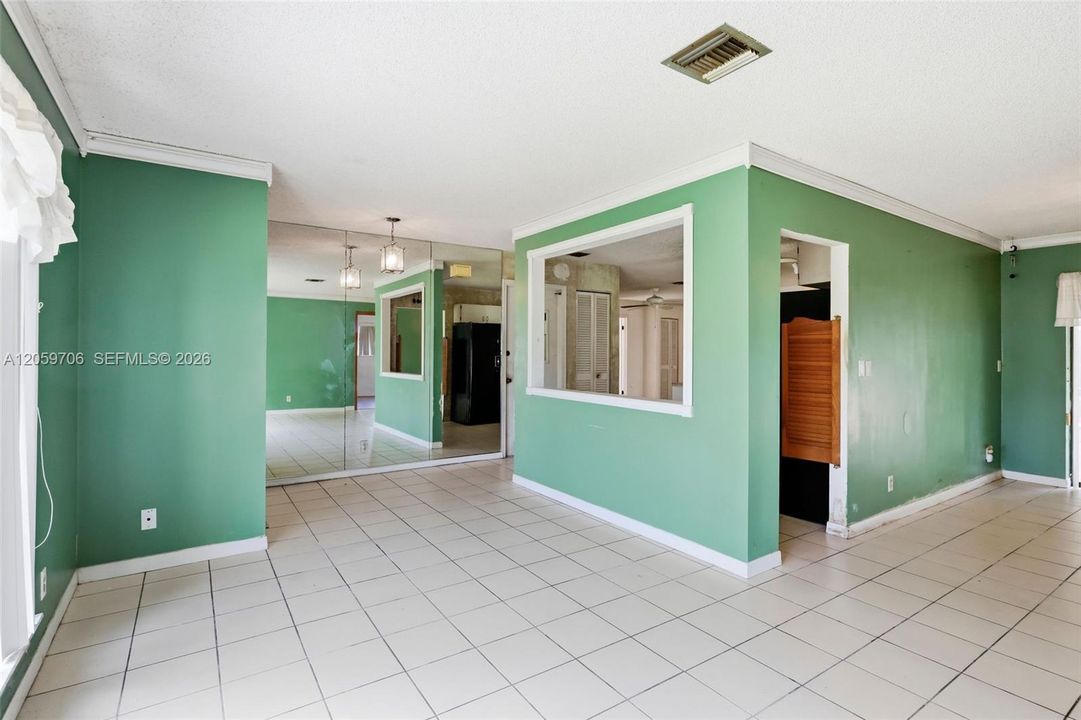 En Venta: $699,999 (4 camas, 2 baños, 1706 Pies cuadrados)
