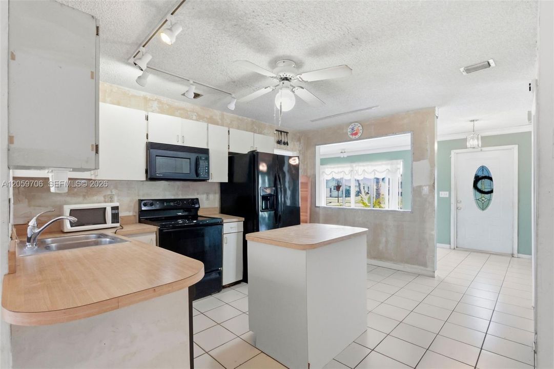 En Venta: $699,999 (4 camas, 2 baños, 1706 Pies cuadrados)