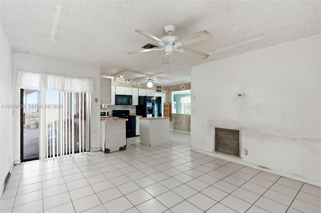 En Venta: $699,999 (4 camas, 2 baños, 1706 Pies cuadrados)