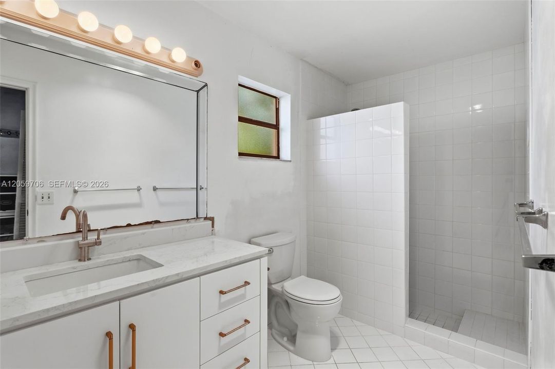 En Venta: $699,999 (4 camas, 2 baños, 1706 Pies cuadrados)