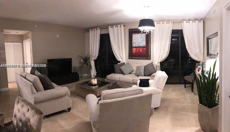 В аренду: $3,500 (2 спален, 2 ванн, 1347 Квадратных фут)