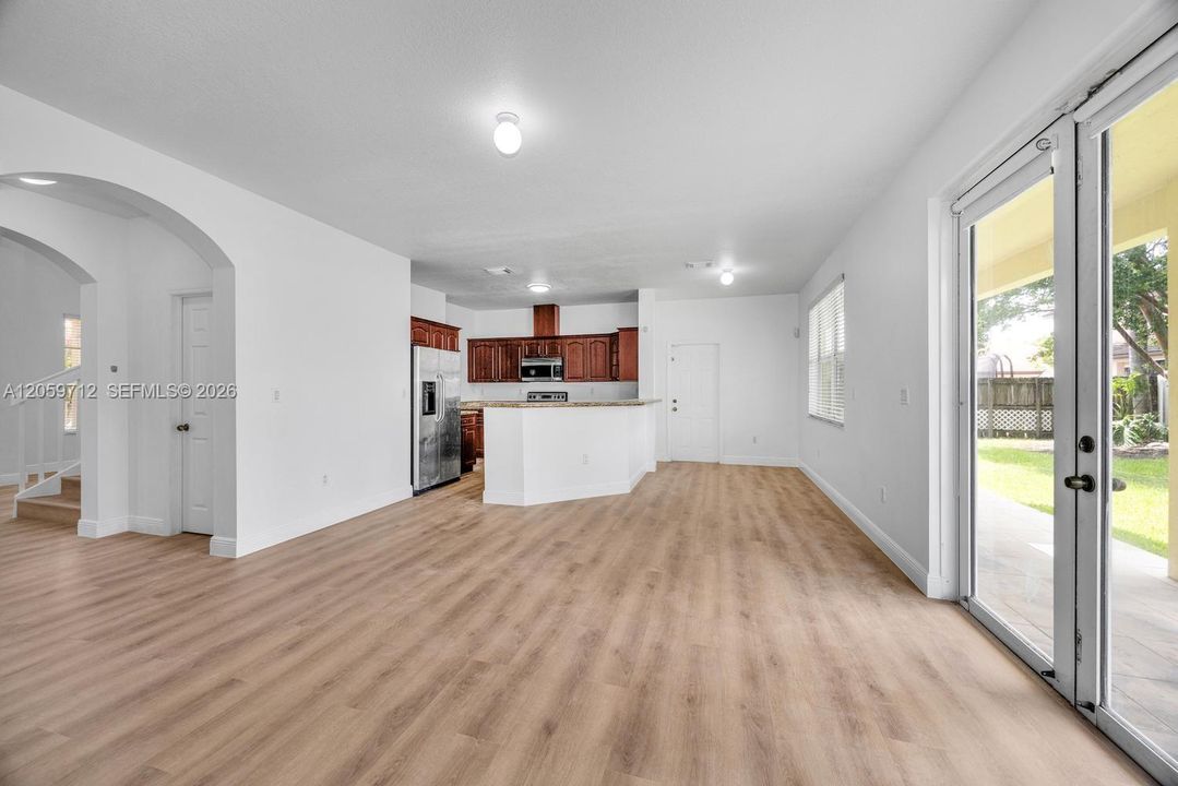 На продажу: $799,000 (5 спален, 3 ванн, 2598 Квадратных фут)