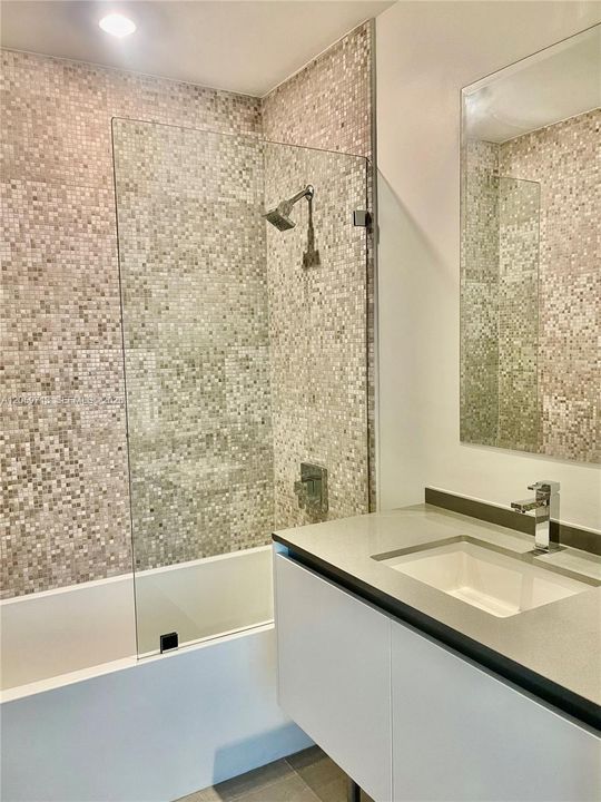 For Rent: $8,950 (3 beds, 3 baths, 1676 Square Feet)