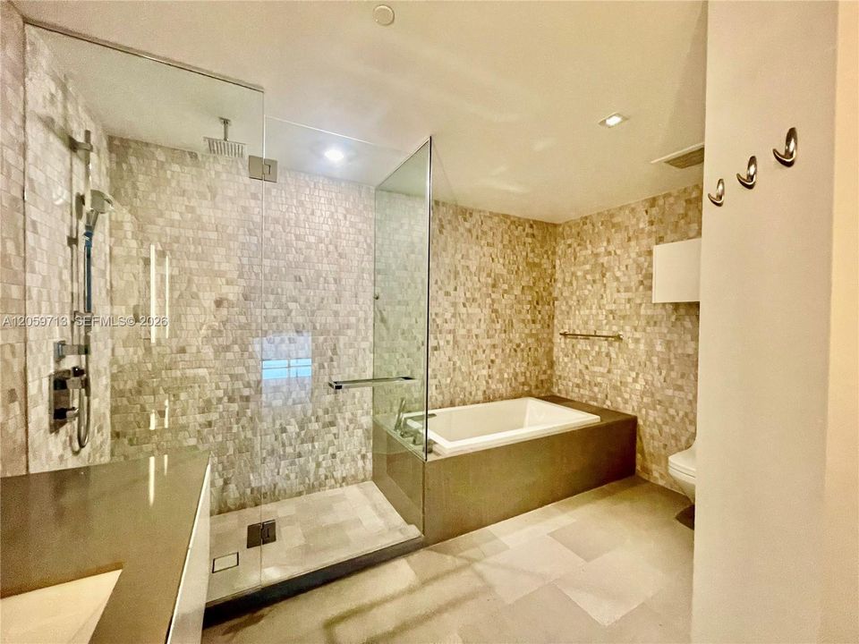 For Rent: $8,950 (3 beds, 3 baths, 1676 Square Feet)