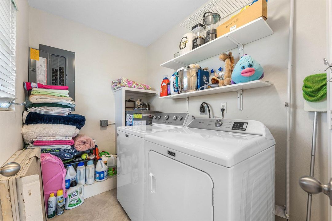 UPDATED 2ND BATHROOM!