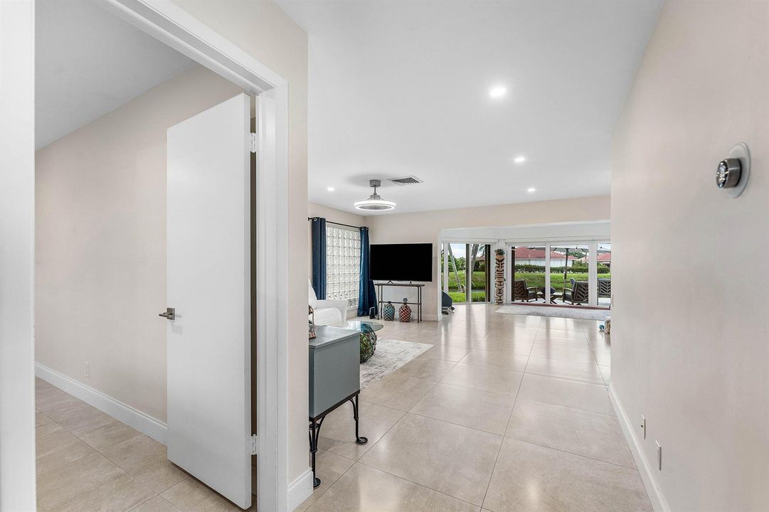 LIGHT, SPACIOUS AND BRIGHT!