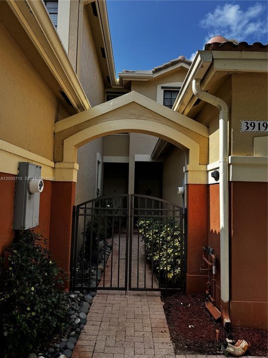 В аренду: $2,800 (2 спален, 2 ванн, 1239 Квадратных фут)